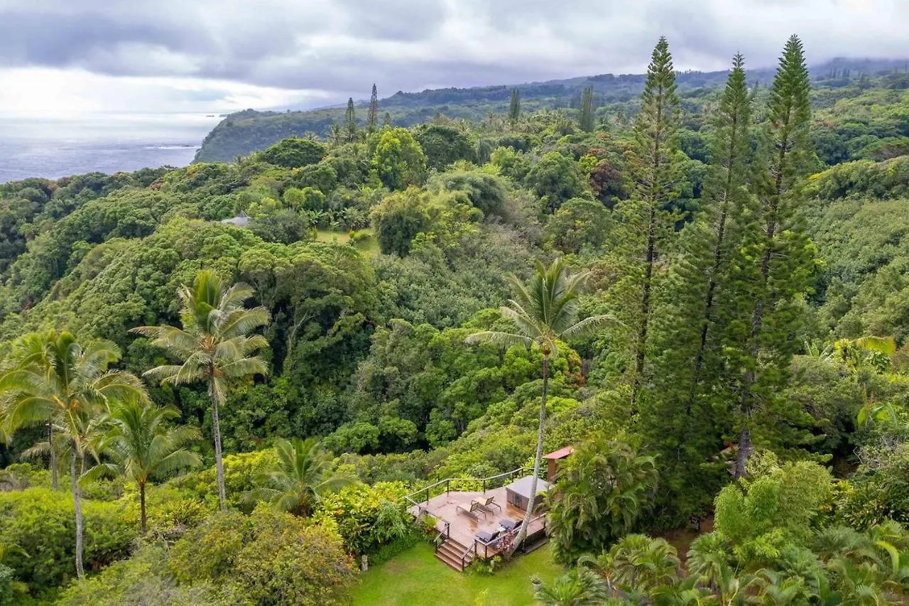 Jasmine Suite On Lush Farm In Haiku, Maui Jungle Huelo Chalet