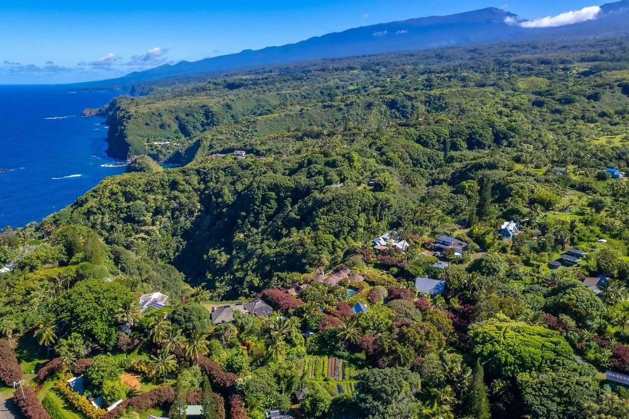Jasmine Suite On Lush Farm In Haiku, Maui Jungle Huelo